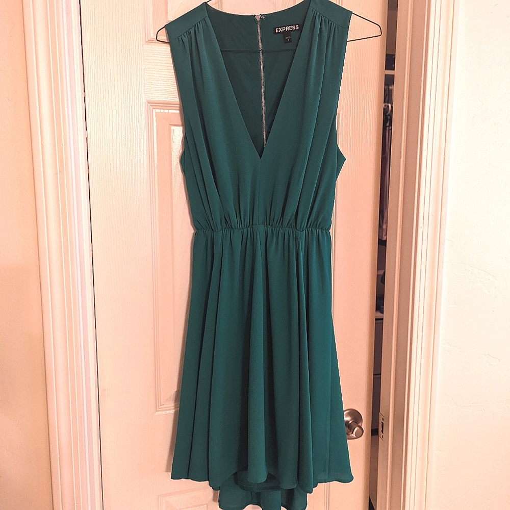 Express - sleeveless, cutout back, Kelly green size 8